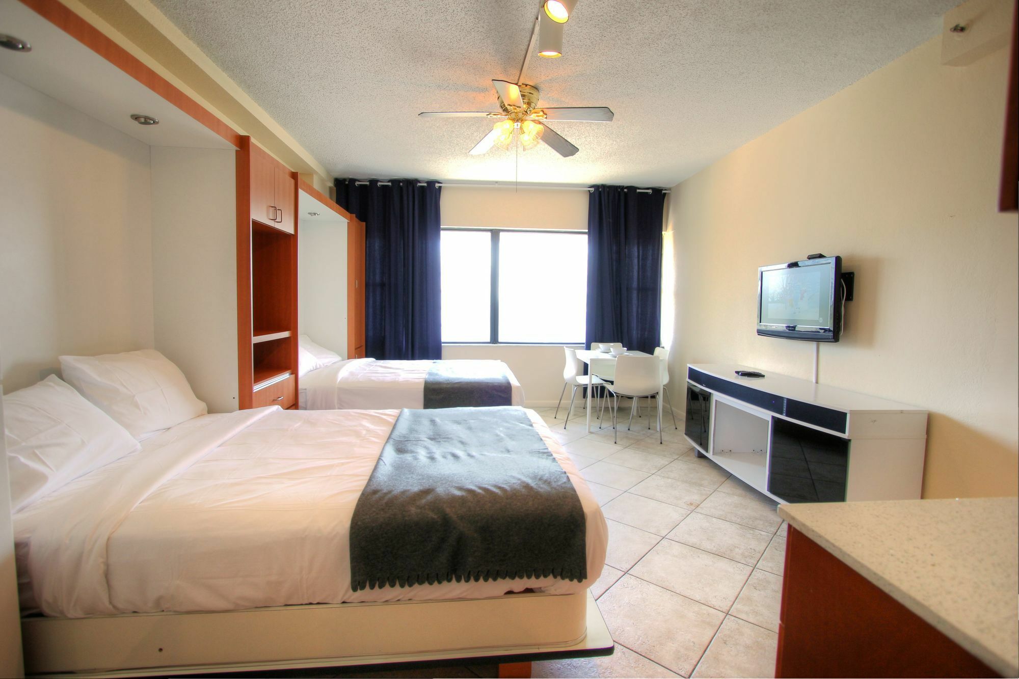 Private Apartments At The Casablanca Miami Beach Exterior photo