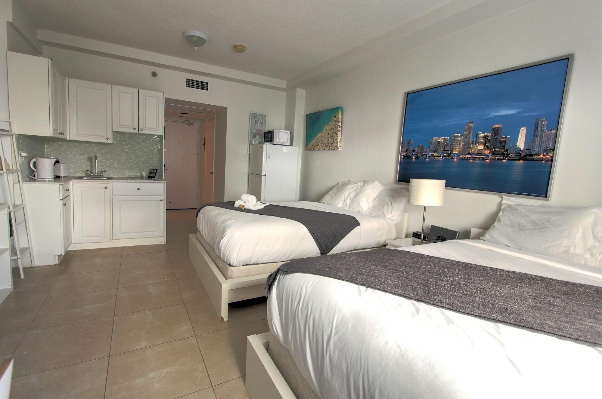Private Apartments At The Casablanca Miami Beach Exterior photo