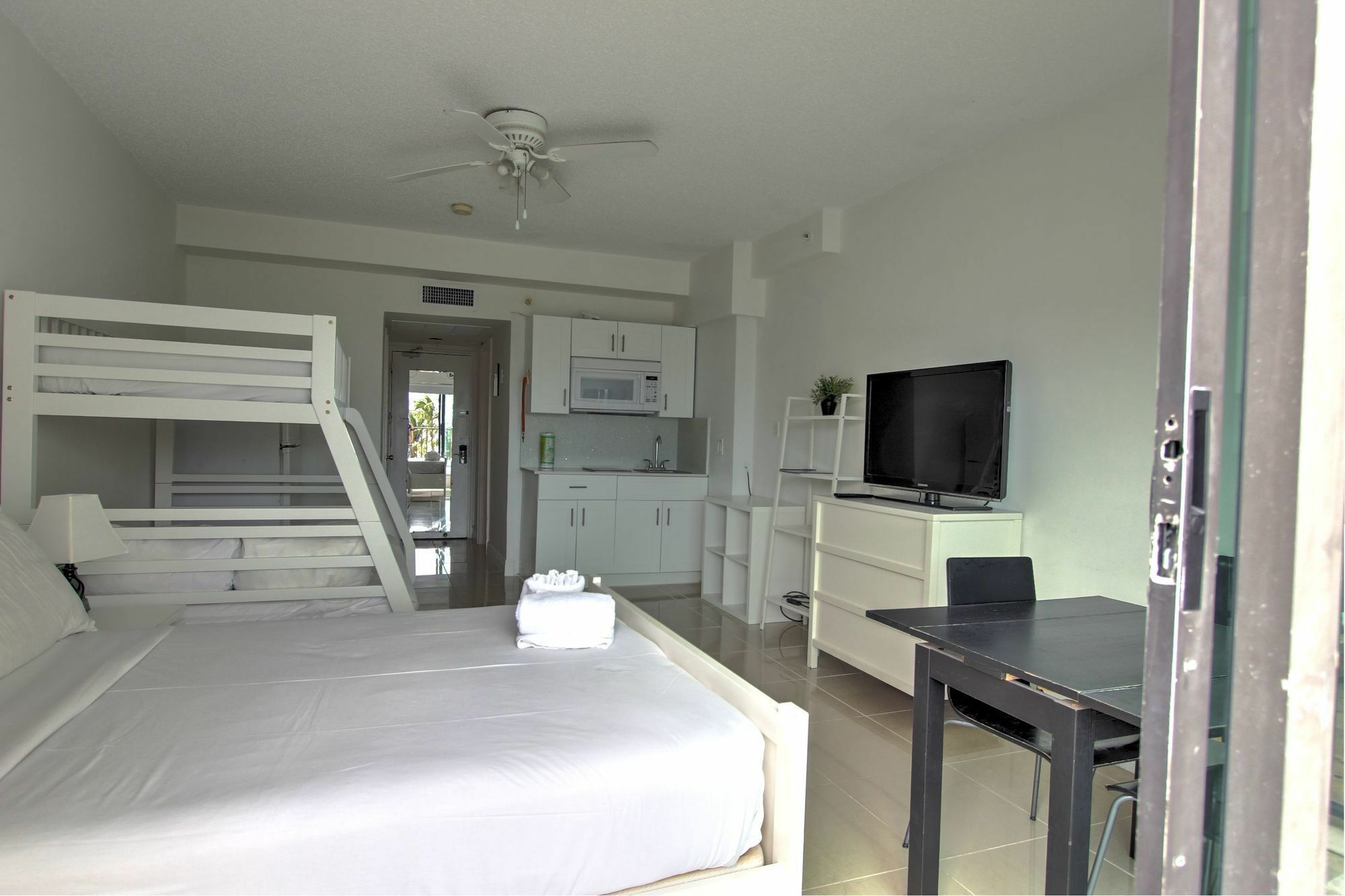 Private Apartments At The Casablanca Miami Beach Exterior photo