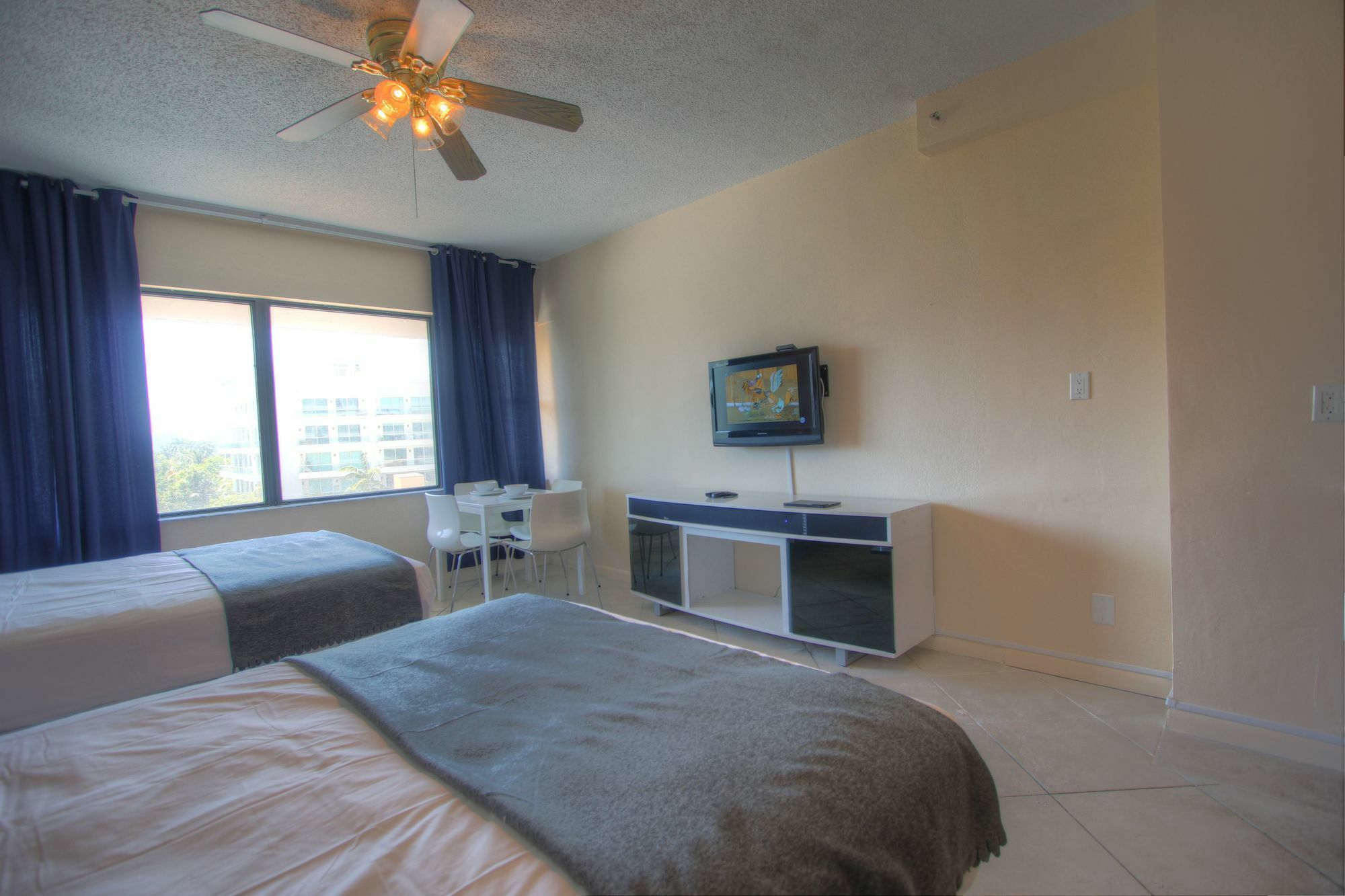 Private Apartments At The Casablanca Miami Beach Exterior photo